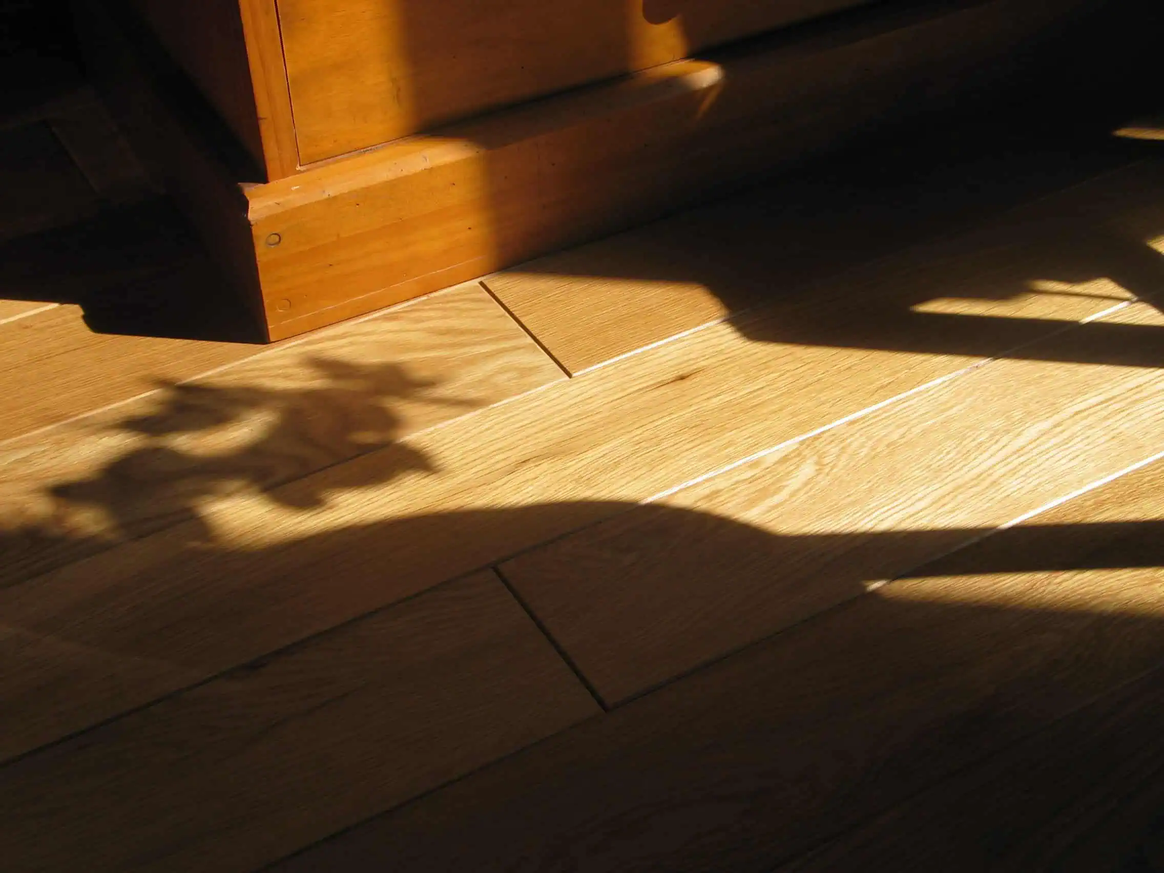 Guide d’achat : comment choisir son parquet chêne massif au meilleur rapport qualité/prix ?