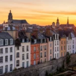 Investissement locatif rennes centre-ville historique au coucher du soleil